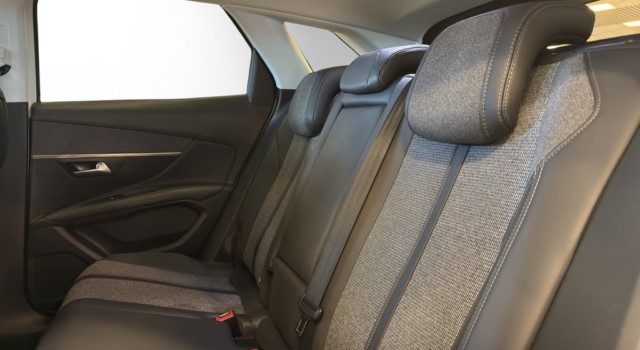 PEUGEOT 3008 1.2 PureTech Allure