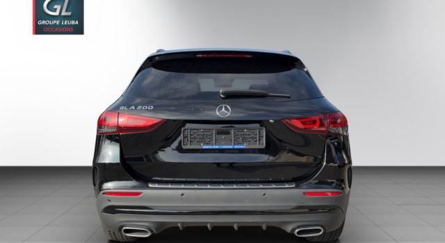 MERCEDES-BENZ GLA 200 AMG Line