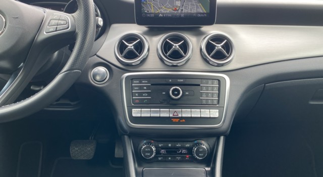 MERCEDES-BENZ GLA 220 Urban 4Matic
