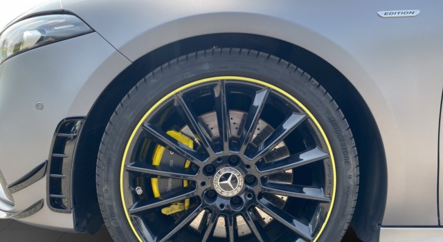 MERCEDES-BENZ A 250 AMG Line