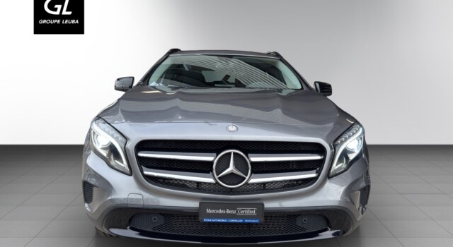 MERCEDES-BENZ GLA 200 Night Star 7G-DCT
