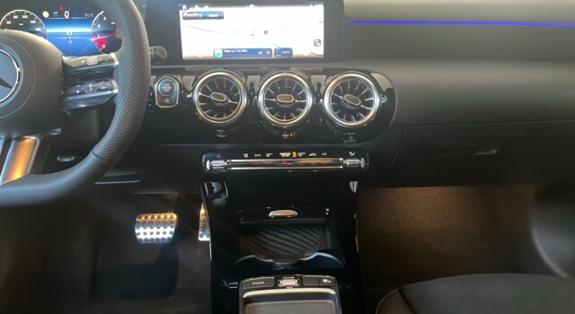 MERCEDES-BENZ A 200 Night Star 7G-DCT