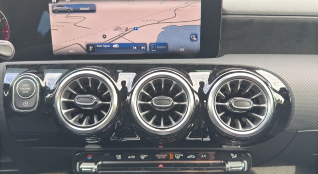 MERCEDES-BENZ A 200 Night Star 7G-DCT