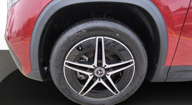 MERCEDES-BENZ EQA 250