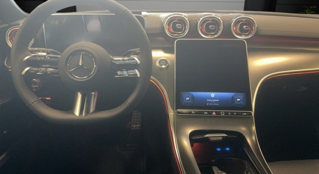 MERCEDES-BENZ C 220 d T 4 Matic