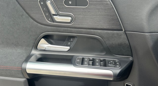 MERCEDES-BENZ EQA 350 66,5 kWh 4Matic Excellence