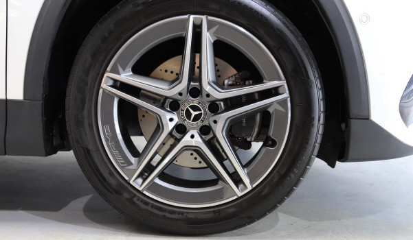 MERCEDES-BENZ GLA 220 d AMG Line 4Matic