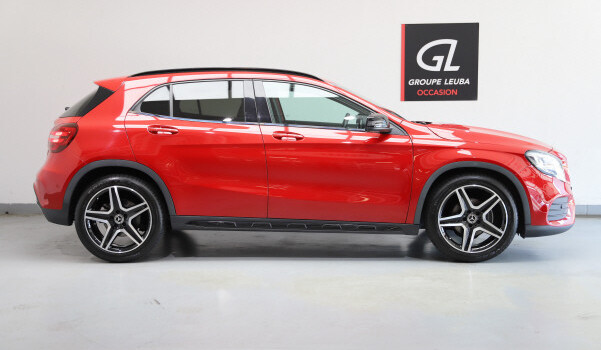 MERCEDES-BENZ GLA 200 AMG Line