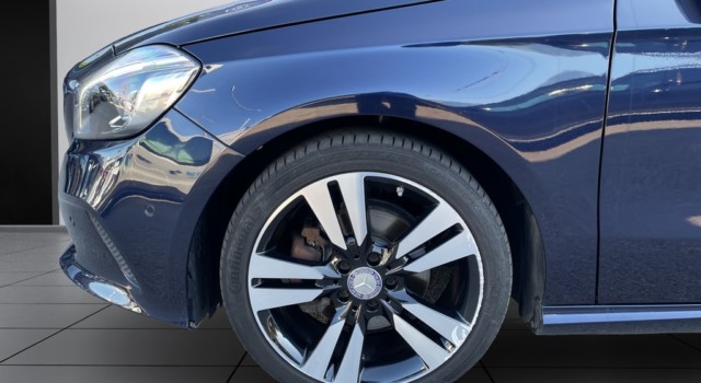 MERCEDES-BENZ A 200 Night Star 7G-DCT
