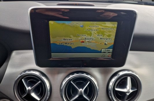 MERCEDES-BENZ GLA 250