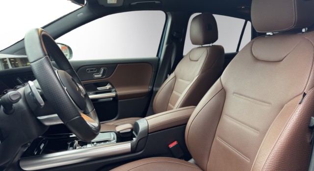 MERCEDES-BENZ GLA 250 AMG Line 4Matic
