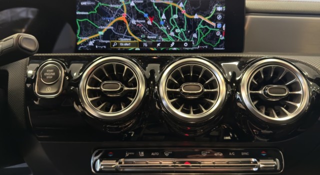 MERCEDES-BENZ CLA 35 AMG 4Matic