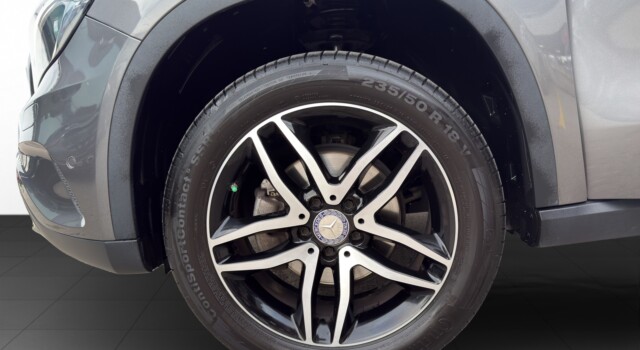 MERCEDES-BENZ GLA 200 Night Star 7G-DCT