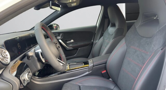 MERCEDES-BENZ A 200 Night Star 7G-DCT