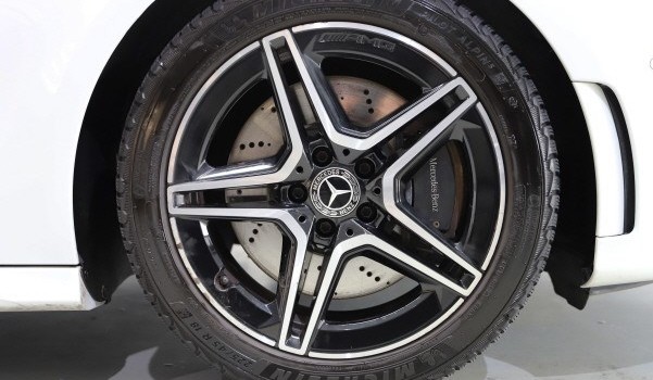 MERCEDES-BENZ A 250 AMG Line