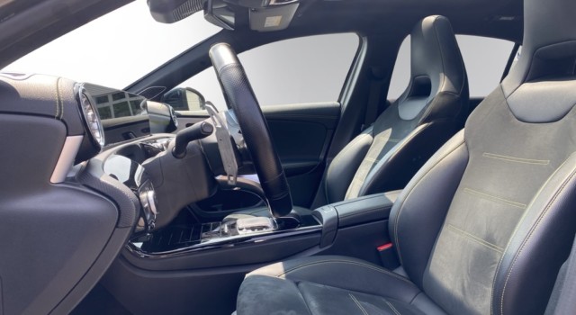 MERCEDES-BENZ A 250 AMG Line