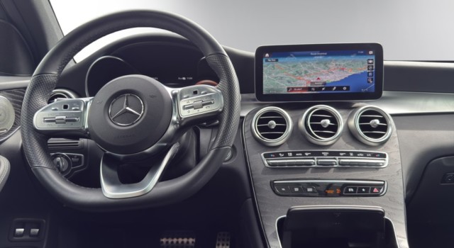 MERCEDES-BENZ GLC 300 e AMG Line 4Matic