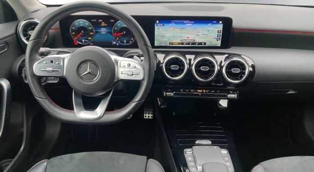 MERCEDES-BENZ A 200 AMG Line 4Matic