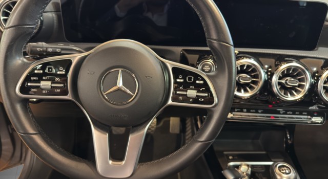 MERCEDES-BENZ A 180 Night Star AMG Line