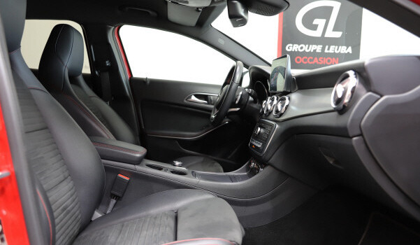 MERCEDES-BENZ GLA 200 AMG Line