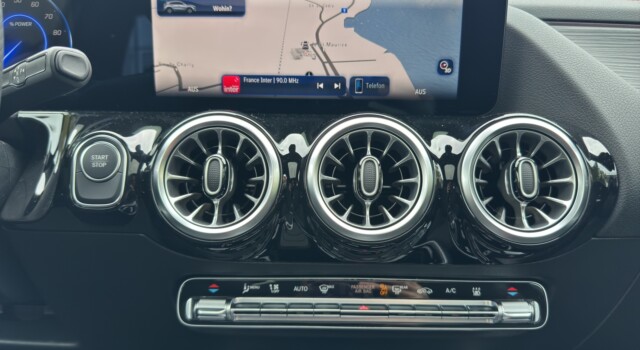 MERCEDES-BENZ EQA 350 66,5 kWh 4Matic Excellence
