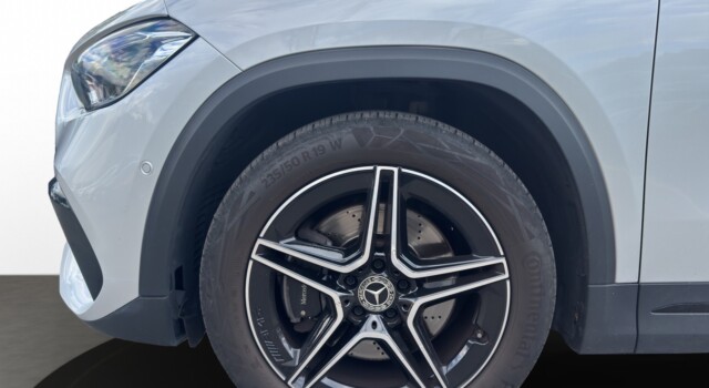 MERCEDES-BENZ GLA 250 4Matic AMG Line 8G-DCT