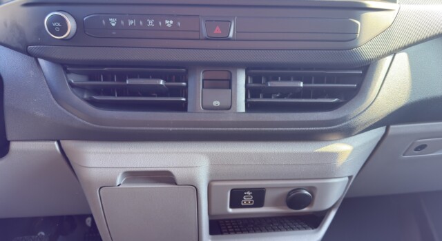 FORD TRANSIT CUSTOM Van 320 L1H1 65kWh Trend