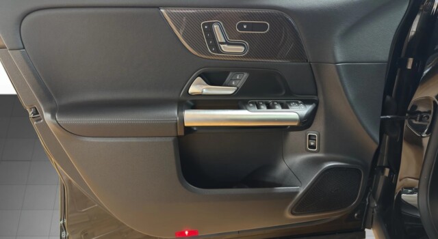 MERCEDES-BENZ GLA 35 AMG 4Matic 8G-Speedshift DCT