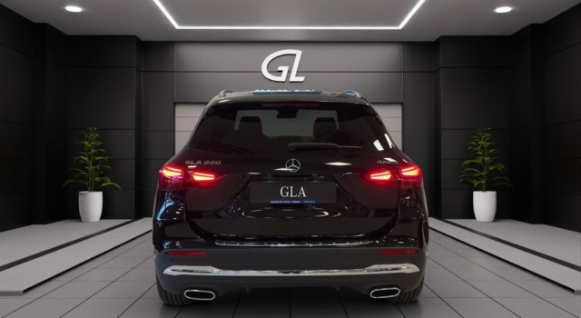 MERCEDES-BENZ GLA 220 4Matic 8G-DCT