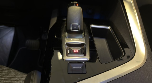PEUGEOT 3008 1.2 PureTech Allure
