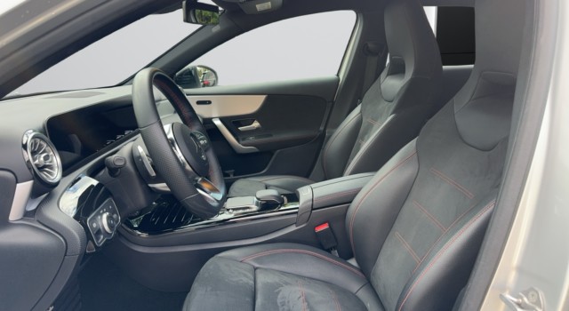 MERCEDES-BENZ A 200 AMG Line 7G-DCT