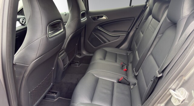 MERCEDES-BENZ GLA 200 Night Star 7G-DCT