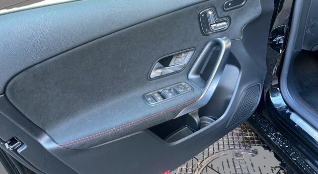 MERCEDES-BENZ A 200 Night Star 7G-DCT