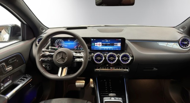 MERCEDES-BENZ GLA 220 d 4M Swiss Star
