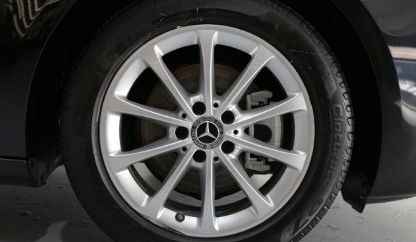 MERCEDES-BENZ A 200 Progressive