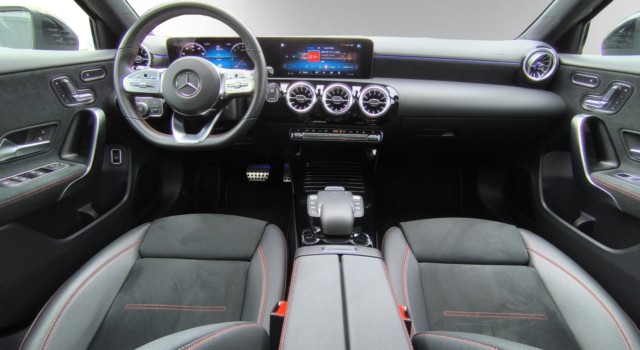 MERCEDES-BENZ A 250 e AMG Line