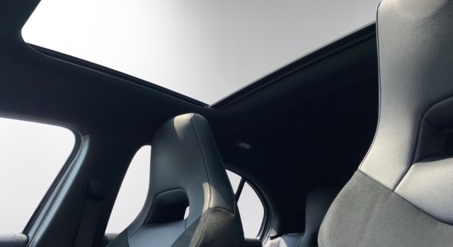 MERCEDES-BENZ A 250 AMG Line