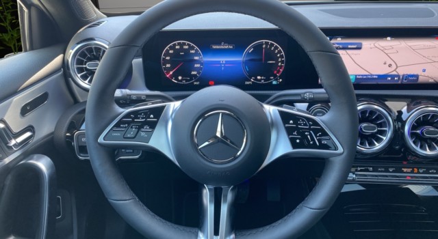 MERCEDES-BENZ A 250 e 8G-DCT