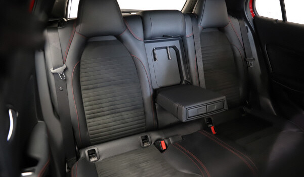 MERCEDES-BENZ GLA 200 AMG Line