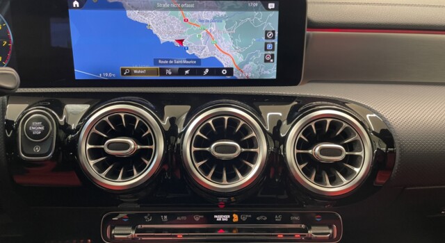 MERCEDES-BENZ A 200 AMG Line 7G-DCT