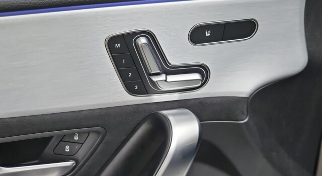 MERCEDES-BENZ A 200 AMG Line