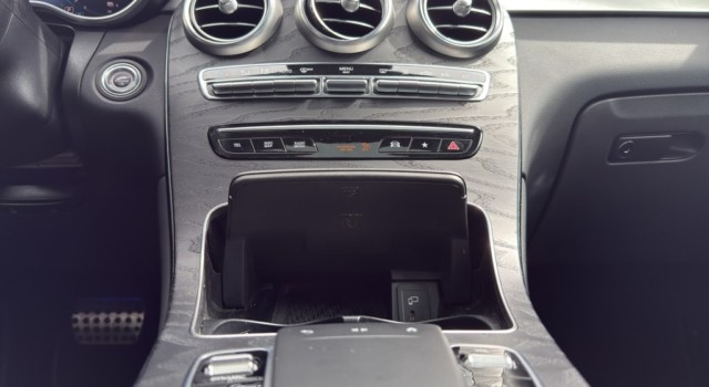 MERCEDES-BENZ GLC 300 e AMG Line 4Matic