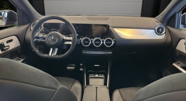 MERCEDES-BENZ GLA 200 Night Star 7G-DCT