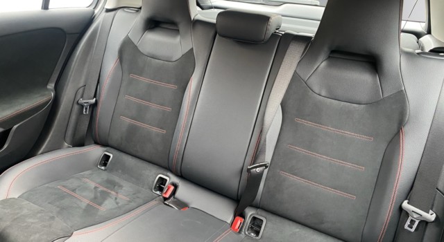 MERCEDES-BENZ A 200 AMG Line 4Matic