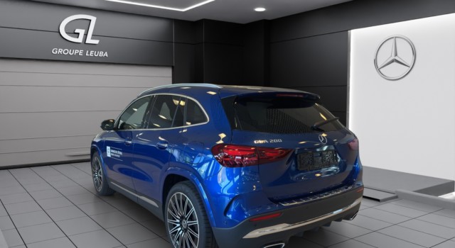 MERCEDES-BENZ GLA 200 Night Star 7G-DCT