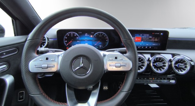 MERCEDES-BENZ A 250 e AMG Line