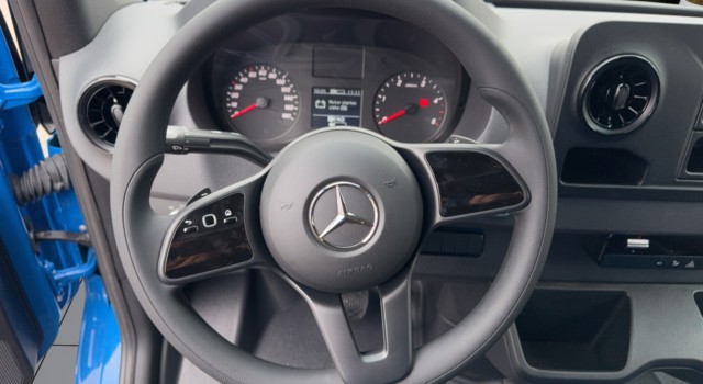 MERCEDES-BENZ Sprinter 319 CDI Standard 9G-TRONIC