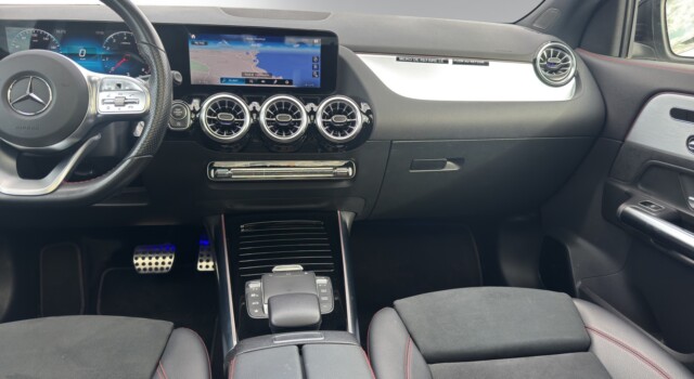 MERCEDES-BENZ GLA 250 4Matic AMG Line 8G-DCT