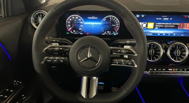 MERCEDES-BENZ GLA 250 4Matic 8G-DCT Swiss Star