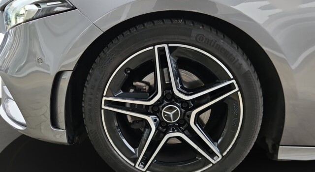 MERCEDES-BENZ A 200 AMG Line